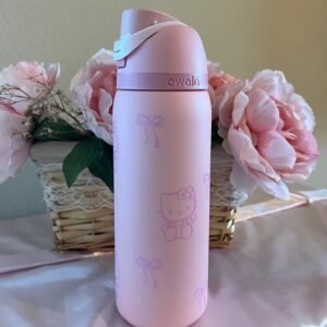 Hello kitty 32 Oz Freesip Bottle