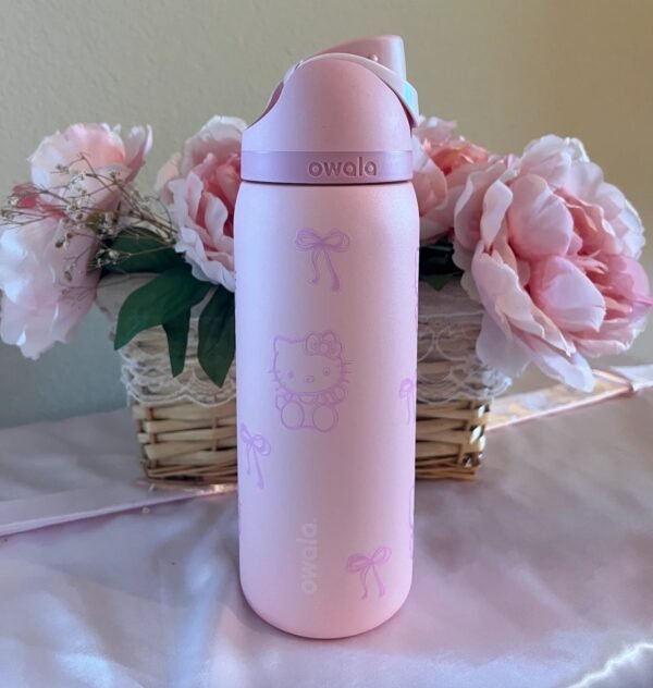 Hello kitty 32 Oz Freesip Bottle - Image 2